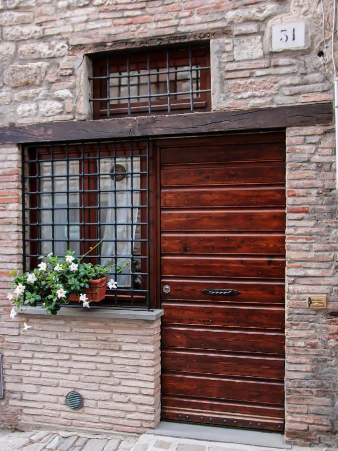 Ferienwohnung Casa Armanni - La Tua Casa Di Pietra Gubbio Exterior foto