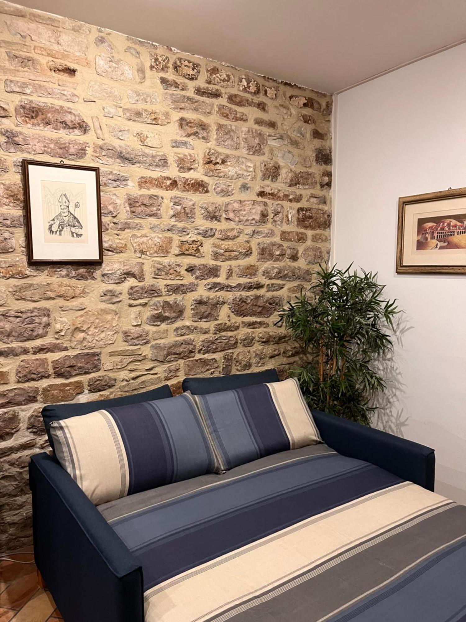 Ferienwohnung Casa Armanni - La Tua Casa Di Pietra Gubbio Exterior foto